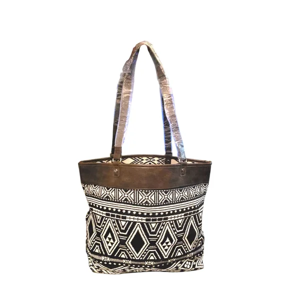 Thirty One Jewell‎ NWOT Black & White Rio Weave XL Reversible Tote 16"X14"X5" - Picture 6 of 14